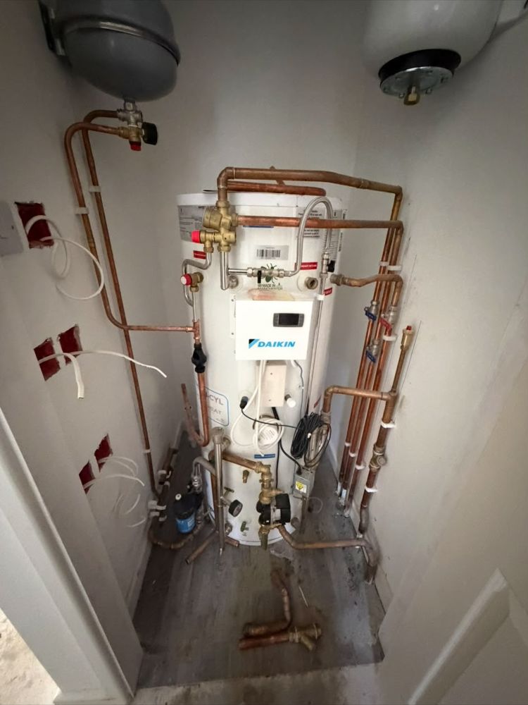 Heat pump hot water cylinder plumbed in with copper pipework